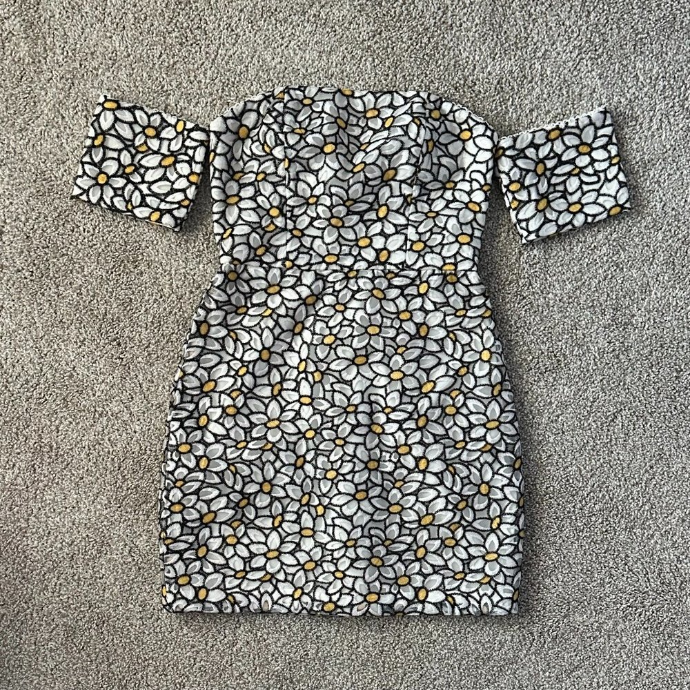 NEW revolve nbd daisy embroidered mini dress 🤍 xs